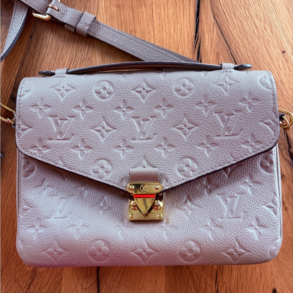 Louis Vuitton Pochette Métis turtledove